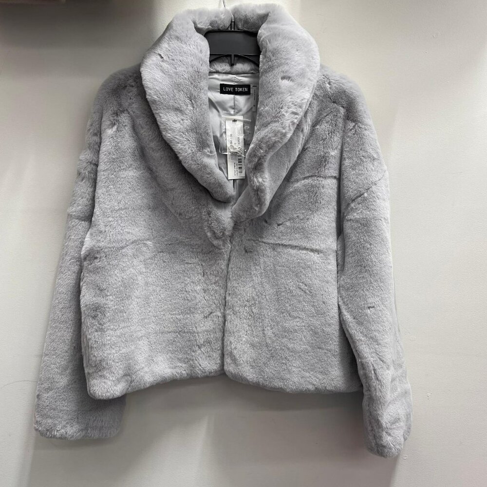NWT - LOVE TOKEN SILVER GREY FAUX FUR SHORT COAT Lt96130